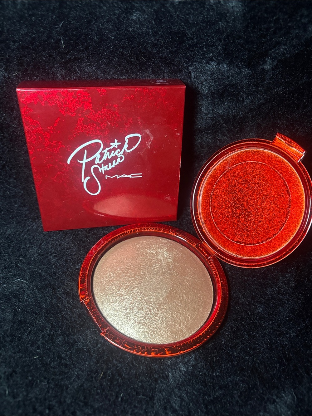 MAC Cosmetics c Patrick Starrr - Baby it’s Gold outside